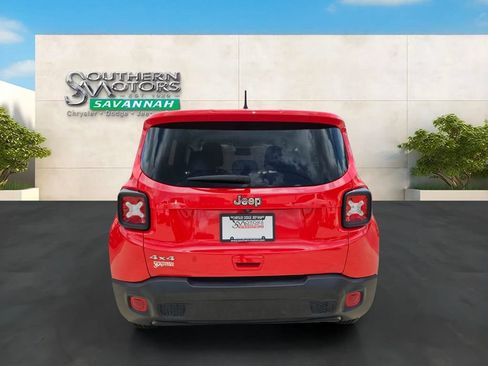 Used 2023 Jeep Renegade Latitude AWD/4WD image 4
