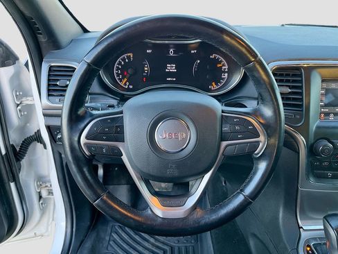 Used 2020 Jeep Grand Cherokee Laredo image 11