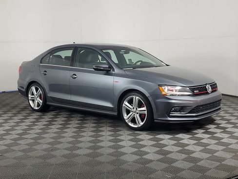 Used 2017 Volkswagen Jetta GLI image 2