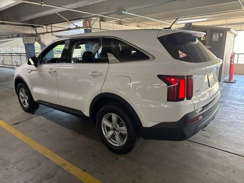 Used 2021 Kia Sorento LX AWD/4WD image 4