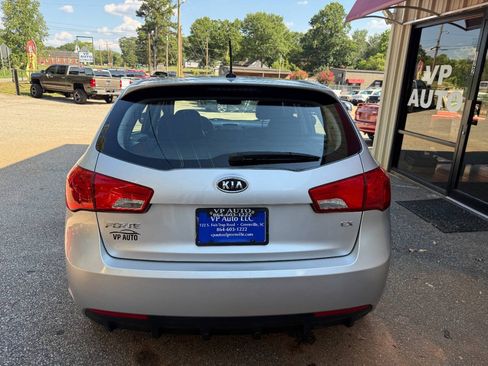Used 2011 Kia Forte EX FWD image 7