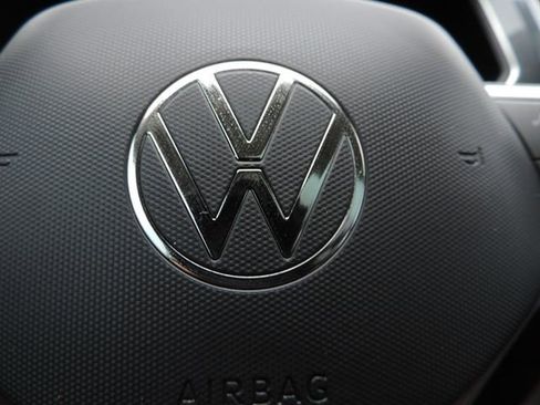 Used 2023 Volkswagen Tiguan SE w/ Panoramic Sunroof Package image 27