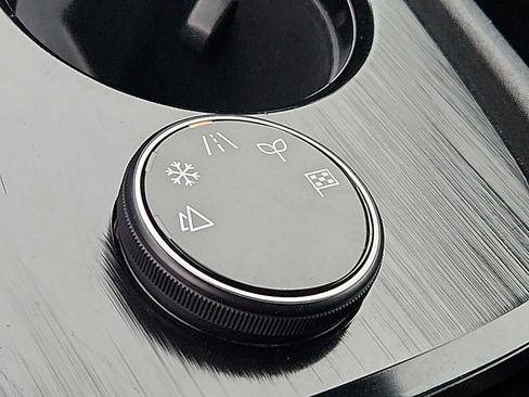 Used 2024 Nissan Rogue SV image 24