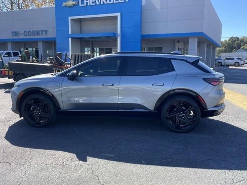 Used 2024 Chevrolet Equinox EV RS image 6