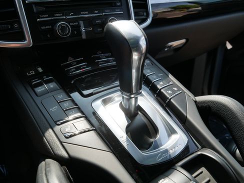 Used 2014 Porsche Cayenne Platinum Edition AWD/4WD image 29