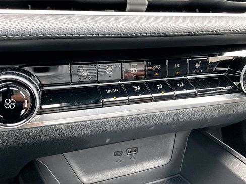 Certified 2025 Chevrolet Equinox LT w/ Safety and Technology Package image 25