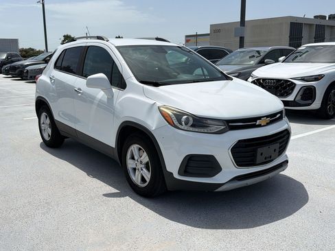 Used 2019 Chevrolet Trax LT w/ LT Convenience Package FWD image 6