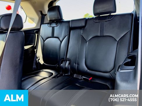 Used 2024 Honda Pilot Touring image 15
