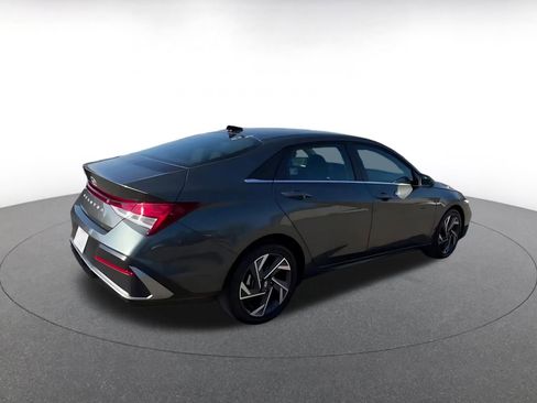 Used 2025 Hyundai Elantra SEL image 15