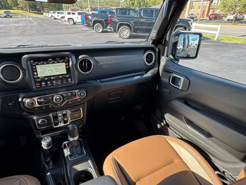 Used 2022 Jeep Wrangler Unlimited Sahara AWD/4WD image 23