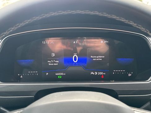 Used 2023 Volkswagen Tiguan SE R-Line image 9