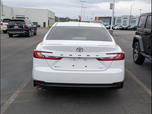 Used 2025 Toyota Camry SE image 6