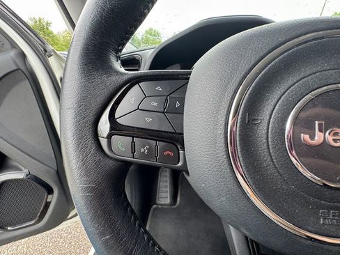 Used 2020 Jeep Renegade Altitude FWD image 21