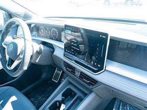 New 2026 Volkswagen Tiguan SE R-Line FWD image 44