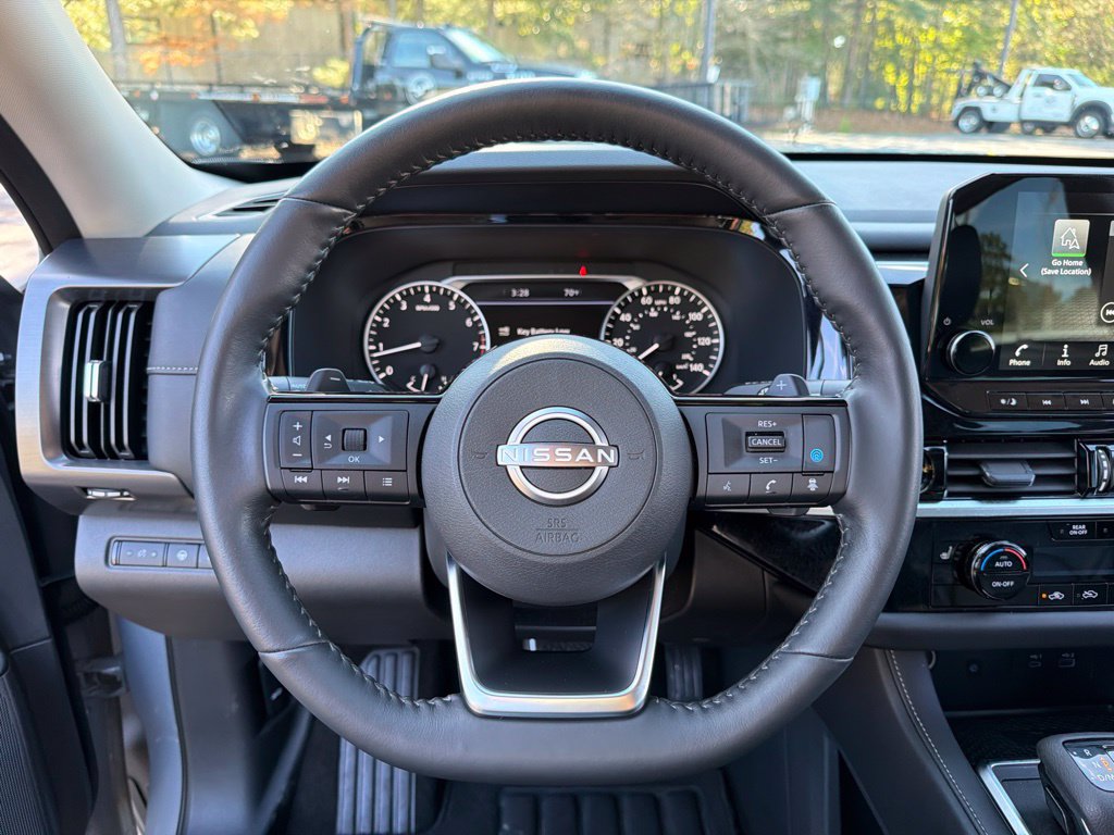Used 2024 Nissan Pathfinder SL AWD/4WD image 15