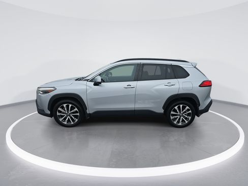 Used 2022 Toyota Corolla Cross XLE image 6