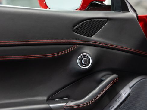 Used 2020 Ferrari Portofino RWD image 43