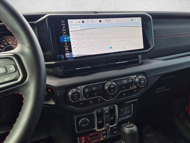 Used 2024 Jeep Gladiator Rubicon w/ Technology Group AWD/4WD image 11