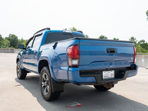 Used 2018 Toyota Tacoma TRD Sport AWD/4WD image 5