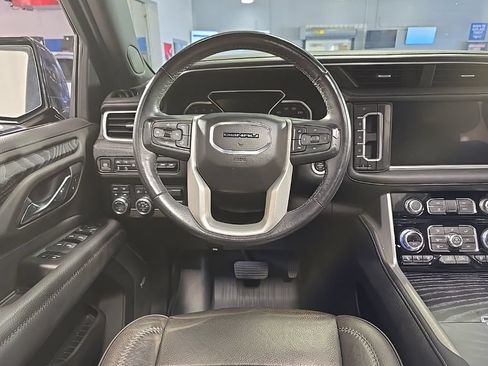 Used 2021 GMC Yukon XL Denali w/ Denali Ultimate Package AWD/4WD image 29