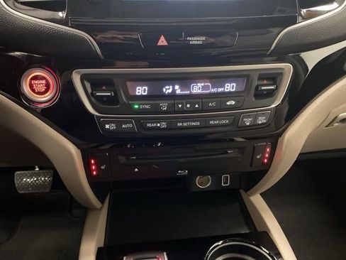 Used 2022 Honda Pilot Touring image 13
