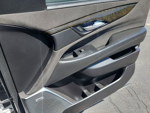 Used 2019 Cadillac Escalade ESV Platinum image 19