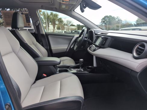 Used 2018 Toyota RAV4 Limited image 33