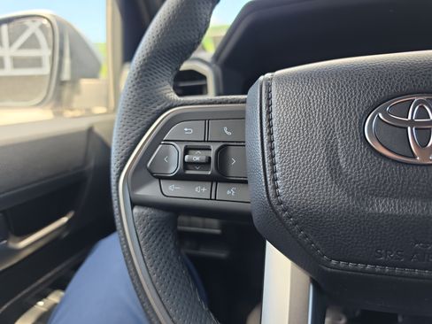 Used 2025 Toyota Tacoma TRD Sport AWD/4WD image 19
