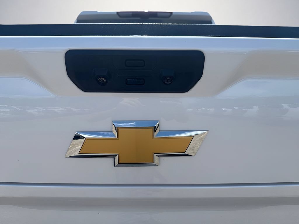 Used 2023 Chevrolet Silverado 1500 High Country w/ Technology Package AWD/4WD image 34