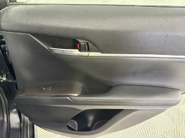 Used 2022 Toyota Camry XLE FWD image 25