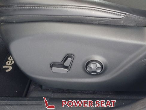 Used 2019 Jeep Cherokee Latitude Plus w/ Comfort/Convenience Group image 16