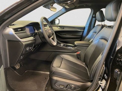 New 2026 Jeep Grand Cherokee Limited AWD/4WD image 9