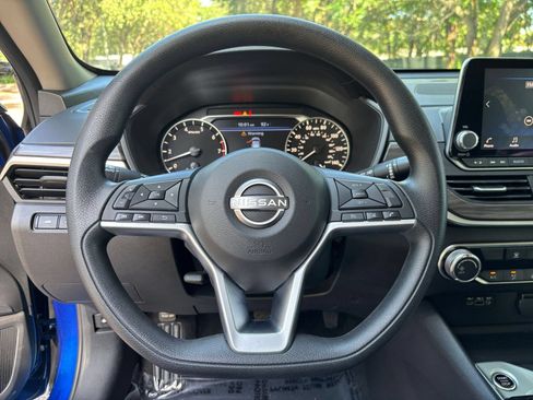 Used 2025 Nissan Altima 2.5 SV FWD image 28