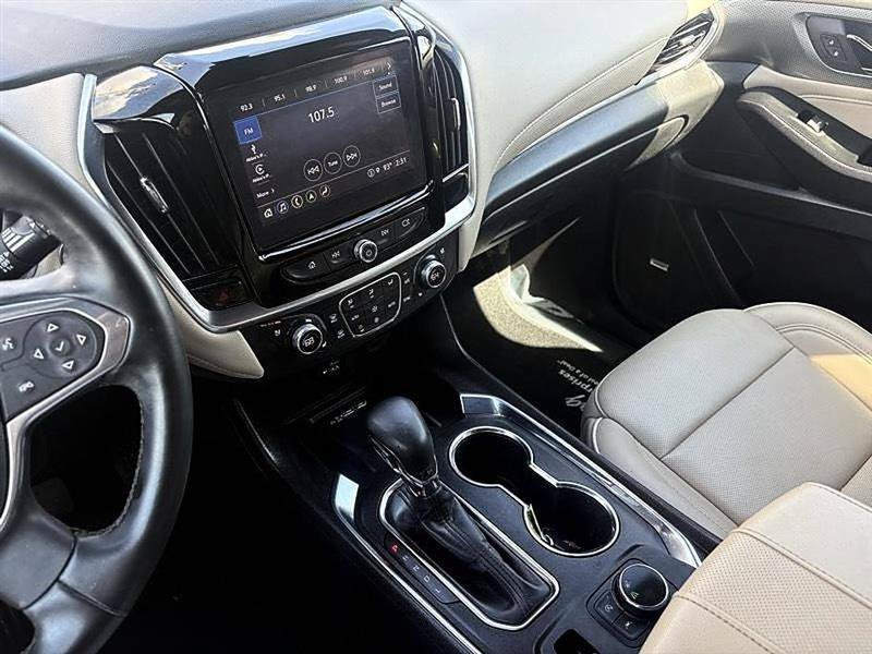 Used 2023 Chevrolet Traverse Premier FWD image 25
