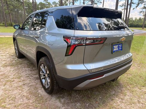 Used 2026 Chevrolet Equinox LT FWD image 3