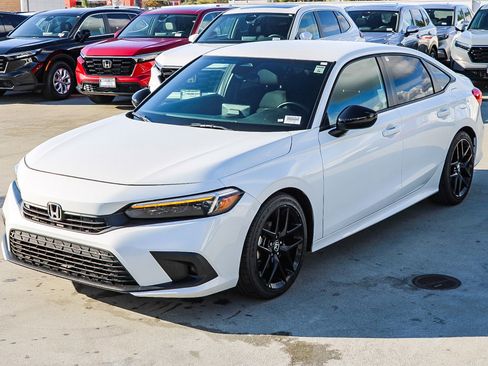 Used 2023 Honda Civic Sport image 3