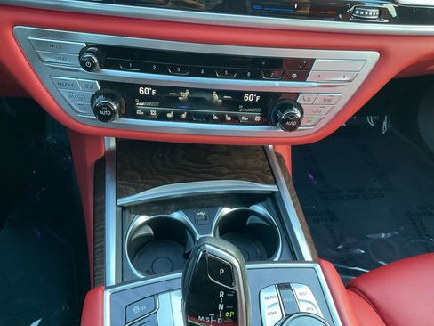 Used 2022 BMW 750i xDrive w/ Executive Package image 23