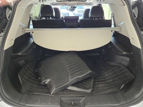 Used 2019 Nissan Rogue SL w/ Premium Package image 13