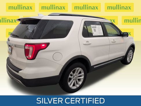 Used 2017 Ford Explorer XLT w/ Equipment Group 201A FWD image 3