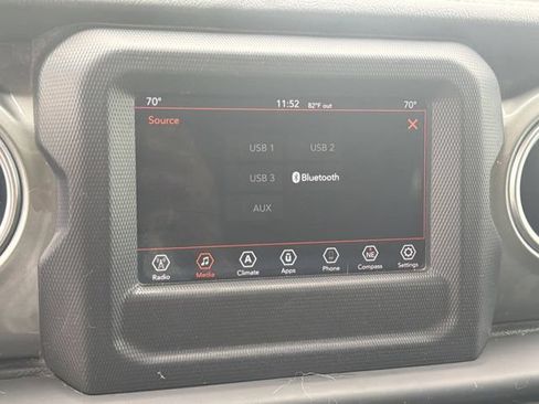 Used 2019 Jeep Wrangler Unlimited Sahara AWD/4WD image 34