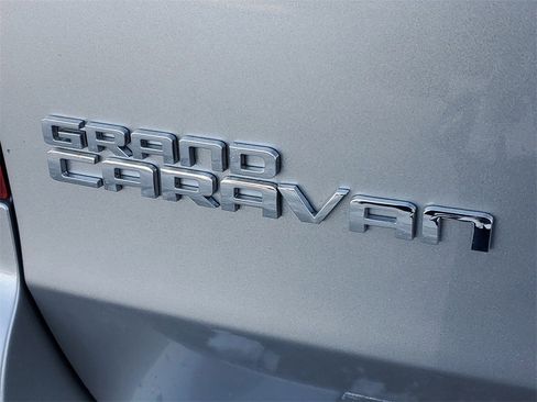 Used 2020 Dodge Grand Caravan SE image 26