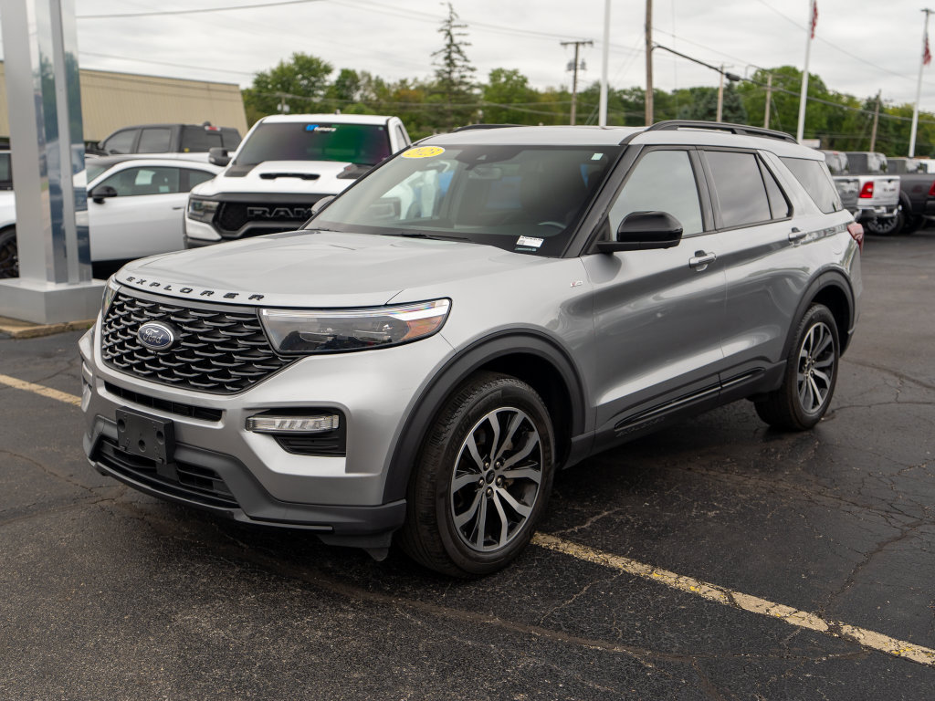 Used 2023 Ford Explorer ST-Line AWD/4WD image 2