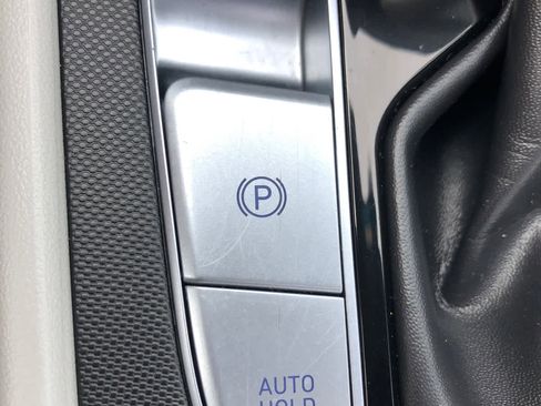 Certified 2024 Hyundai Elantra Limited image 25