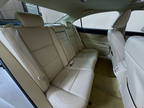 Used 2014 Lexus ES 350 w/ Luxury Package image 26