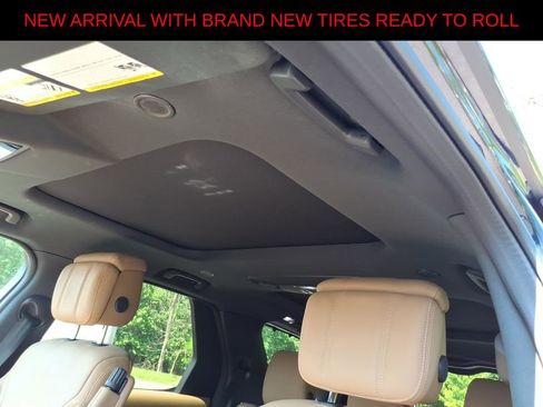 Used 2023 Land Rover Discovery Metropolitan Edition AWD/4WD image 15