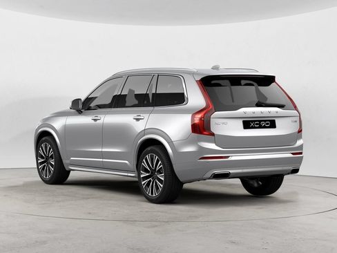 Used 2021 Volvo XC90 T5 Momentum w/ Climate Package AWD/4WD image 4