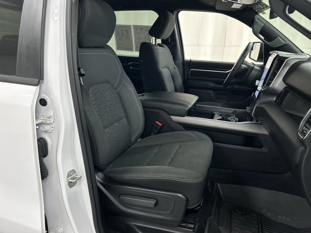 Used 2025 RAM 1500 Big Horn AWD/4WD image 23