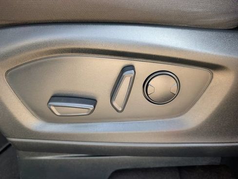 Used 2023 Ford Explorer XLT RWD image 24