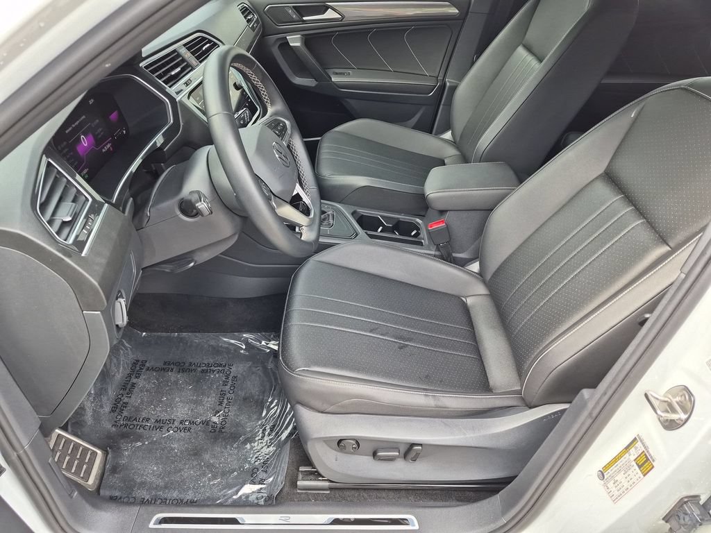 Used 2023 Volkswagen Tiguan SE R-Line FWD image 16