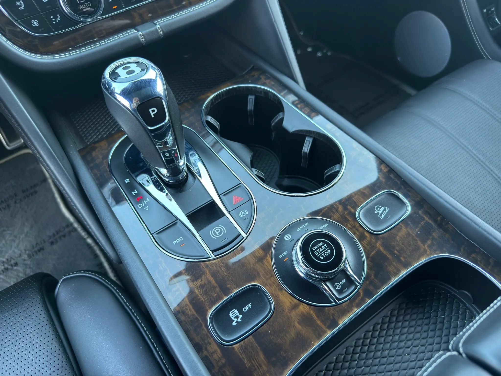 Used 2019 Bentley Bentayga AWD/4WD image 25